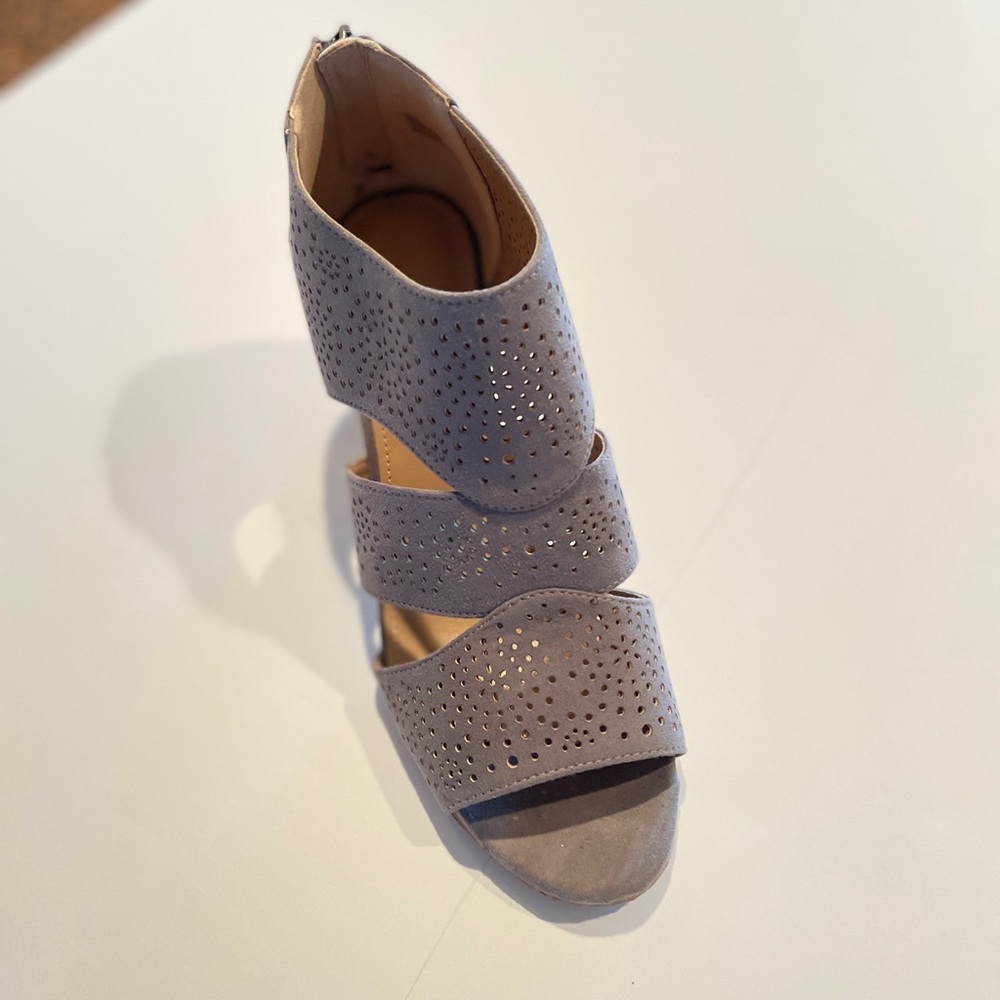 Violet & Red Anabelle Laser Cut Peep Toe Bootie 8.5M